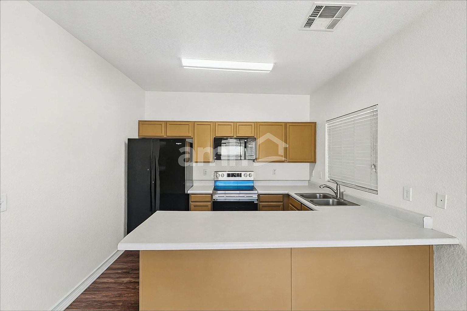 1310 S Red Rock St photo 3