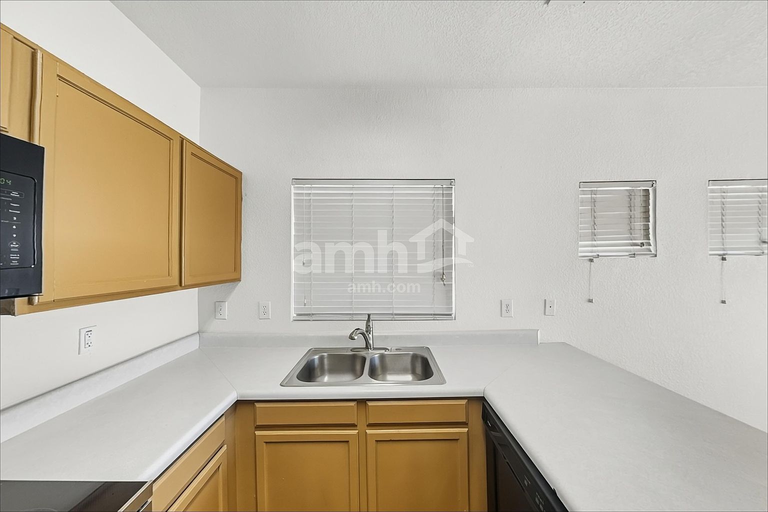 1310 S Red Rock St photo 4