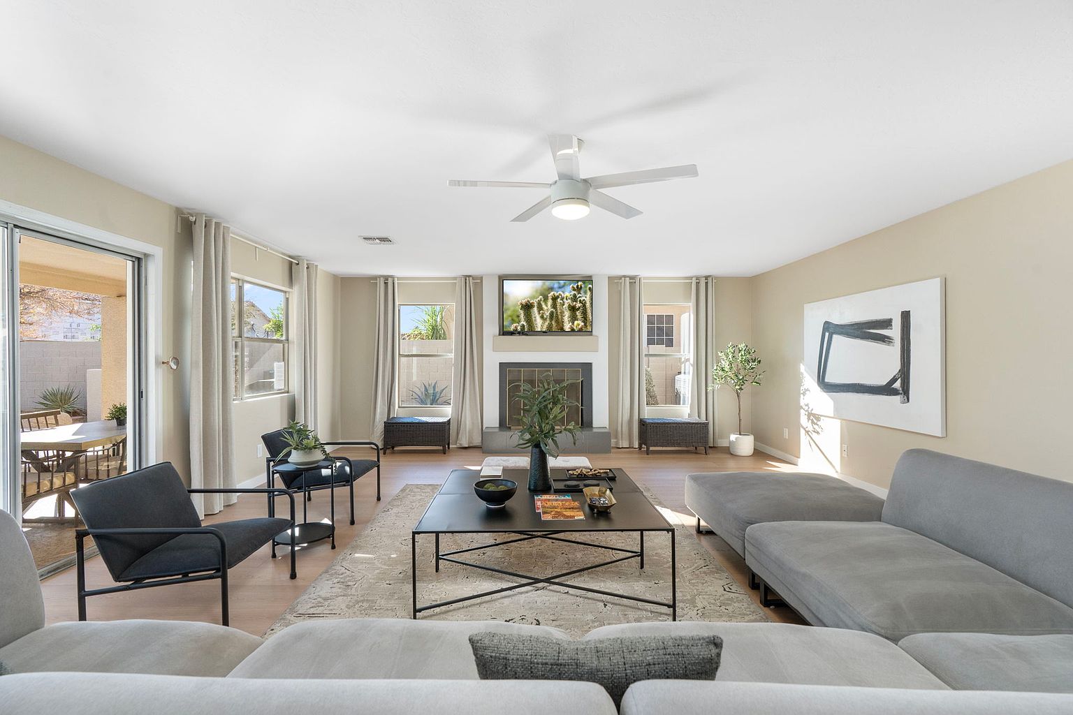 2521 S Cherry photo 3