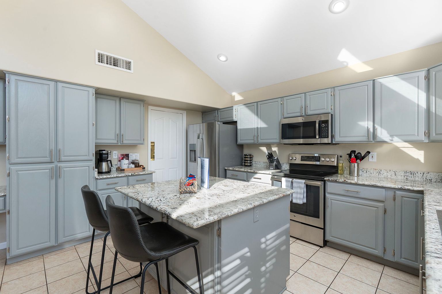 2521 S Cherry photo 4