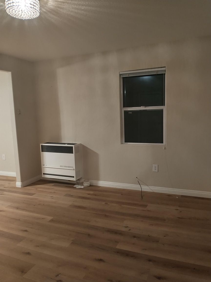 422 Bay St photo 4