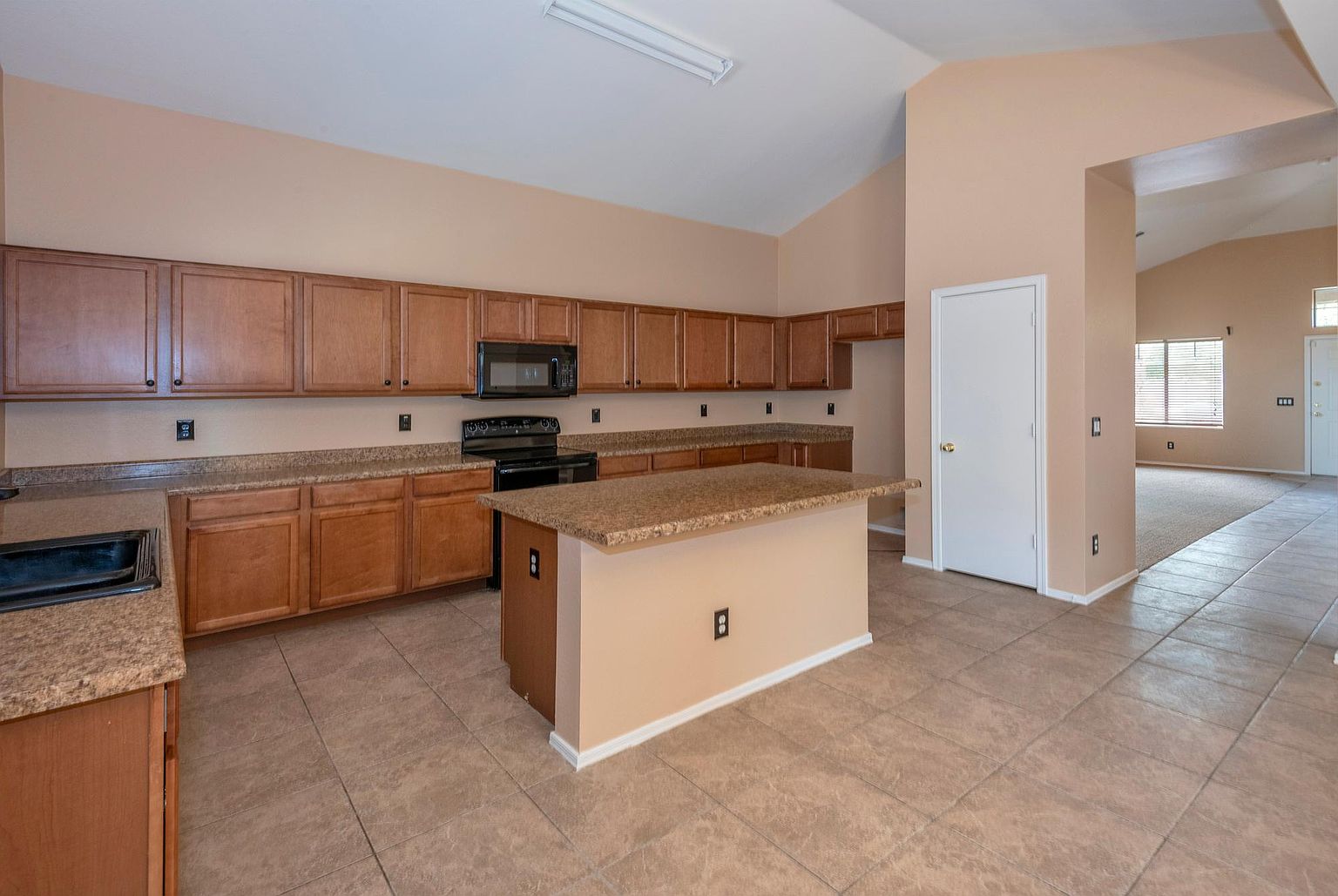 17754 W Bloomfield Rd photo 4