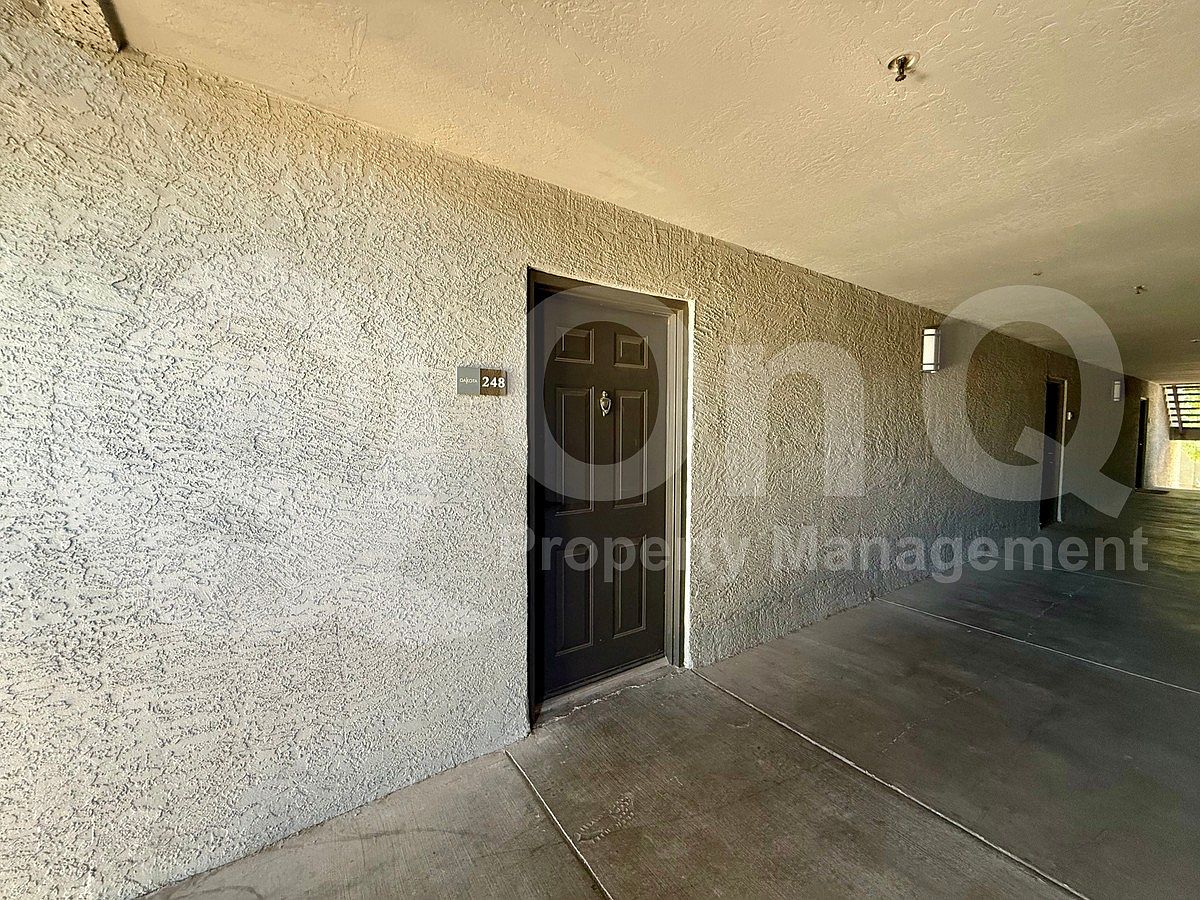2025 E Campbell Ave photo 2