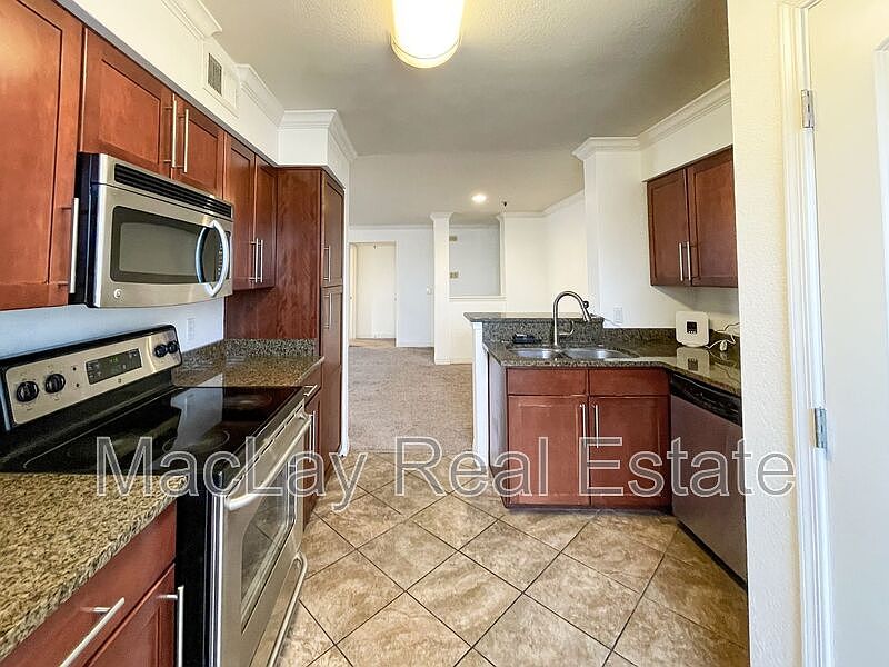 2025 E Campbell Ave photo 3