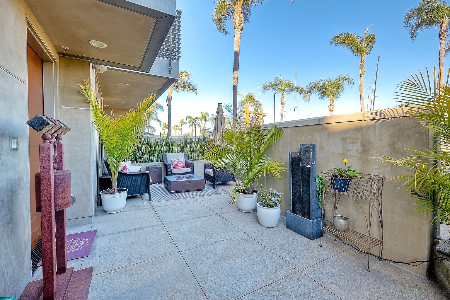 1052 Anchorage Ln photo 2