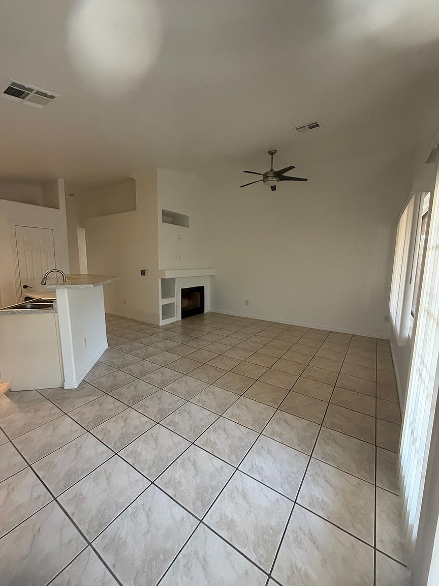 542 W Princeton Ave photo 4