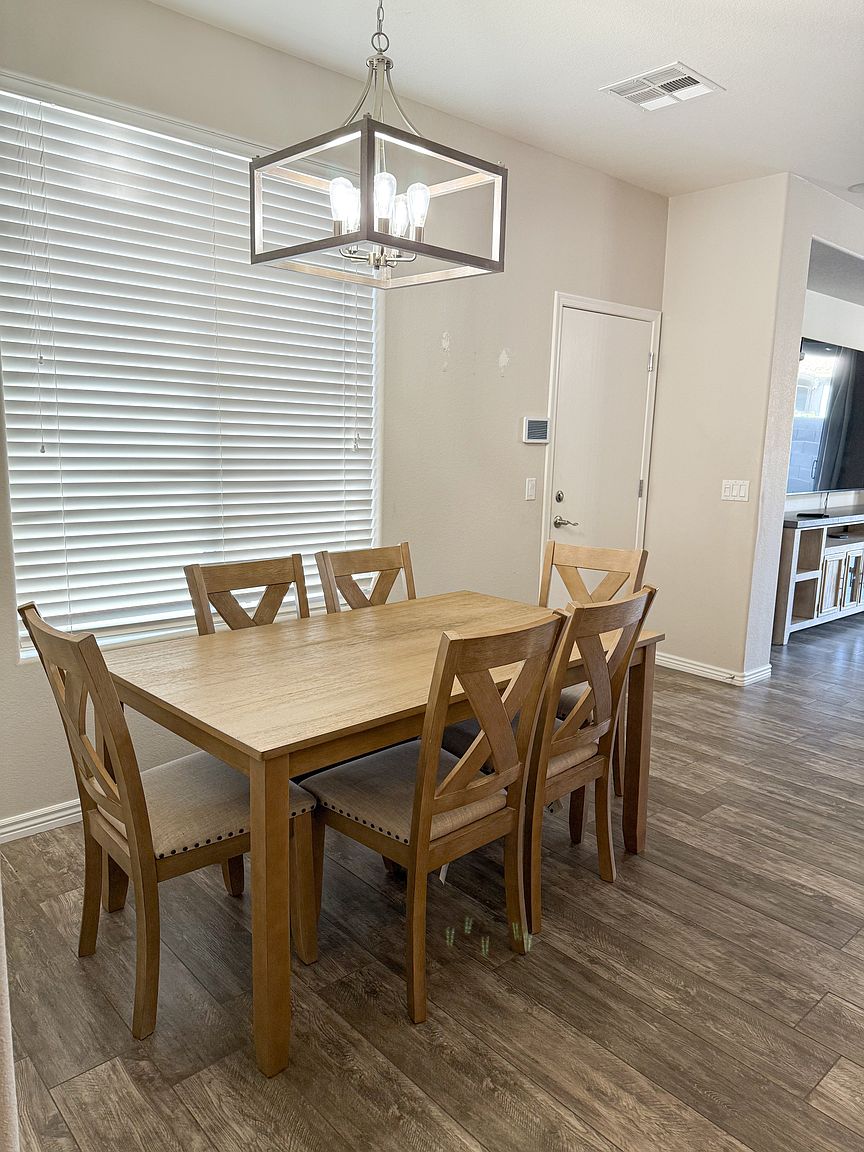 3916 E Kesler Ln photo 2