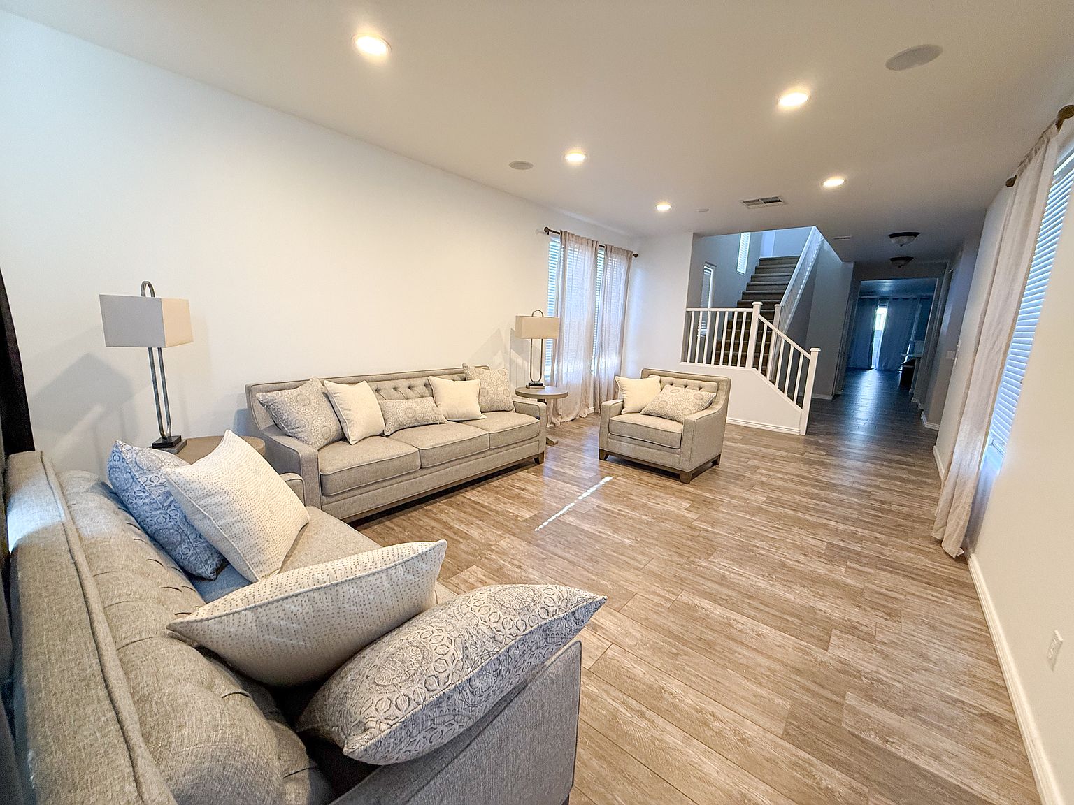 3916 E Kesler Ln photo 3