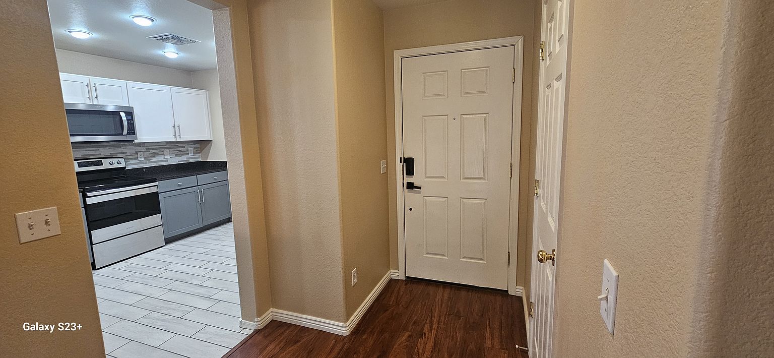 21147 E Avenida Del Valle photo 2