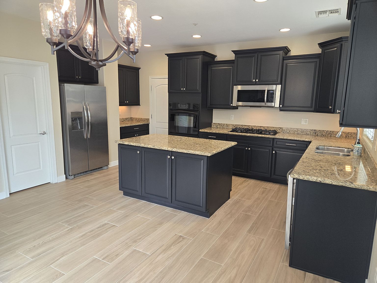 3922 E Cat Balue Dr photo 2