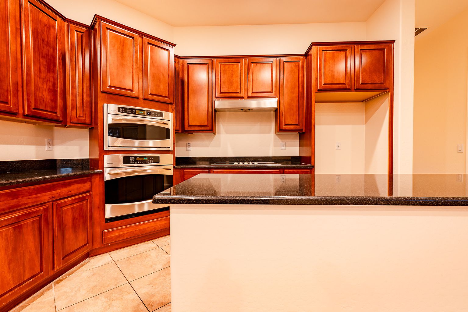 562 E Janet Way photo 4