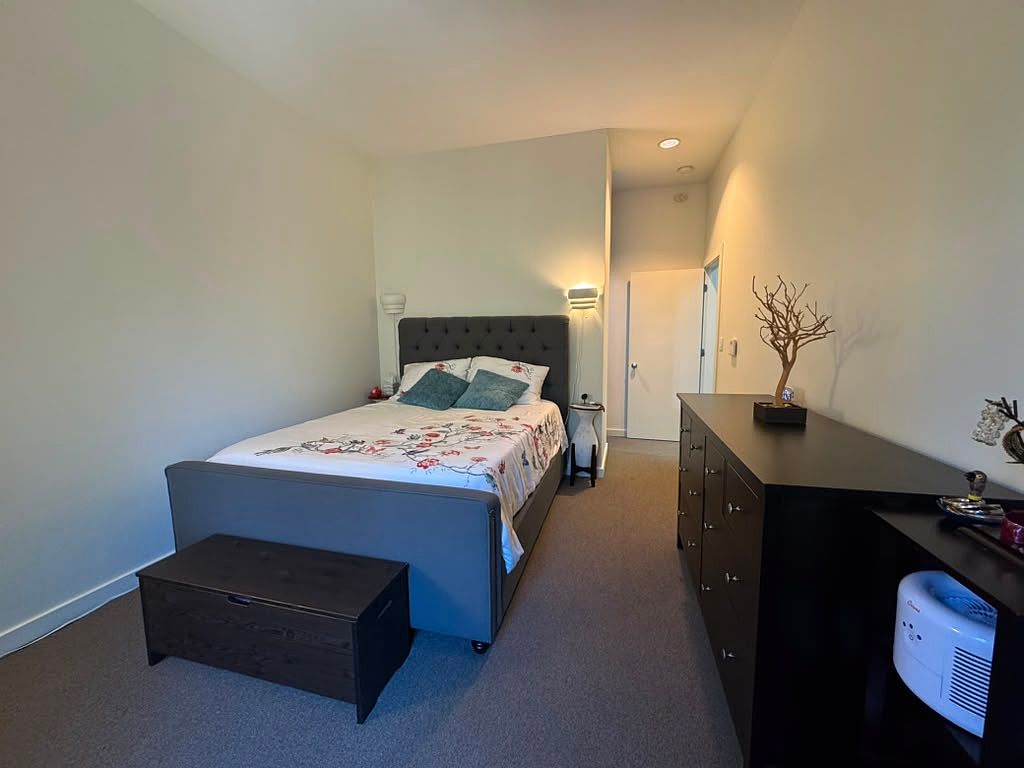 7 Ealing Lane Rentals photo 4