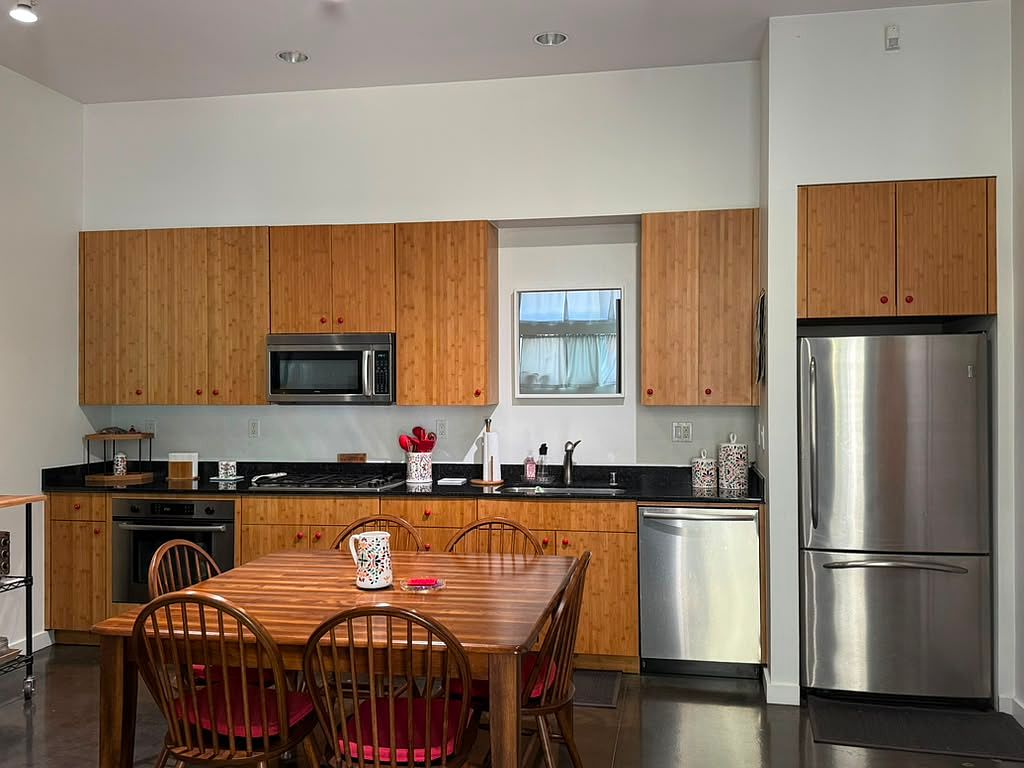 7 Ealing Lane Rentals photo 2
