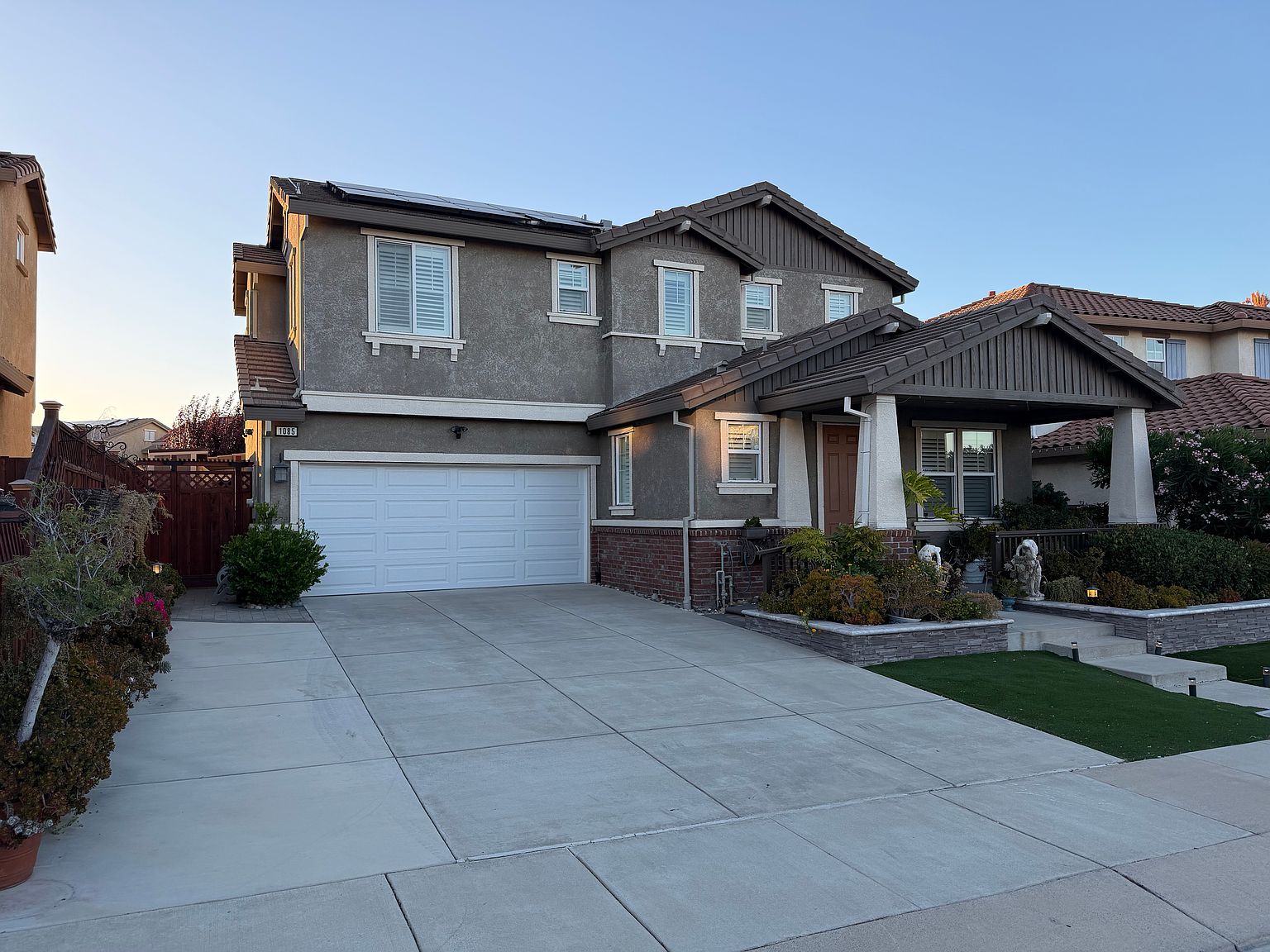 1085 Ashbridge Bay Dr photo 2