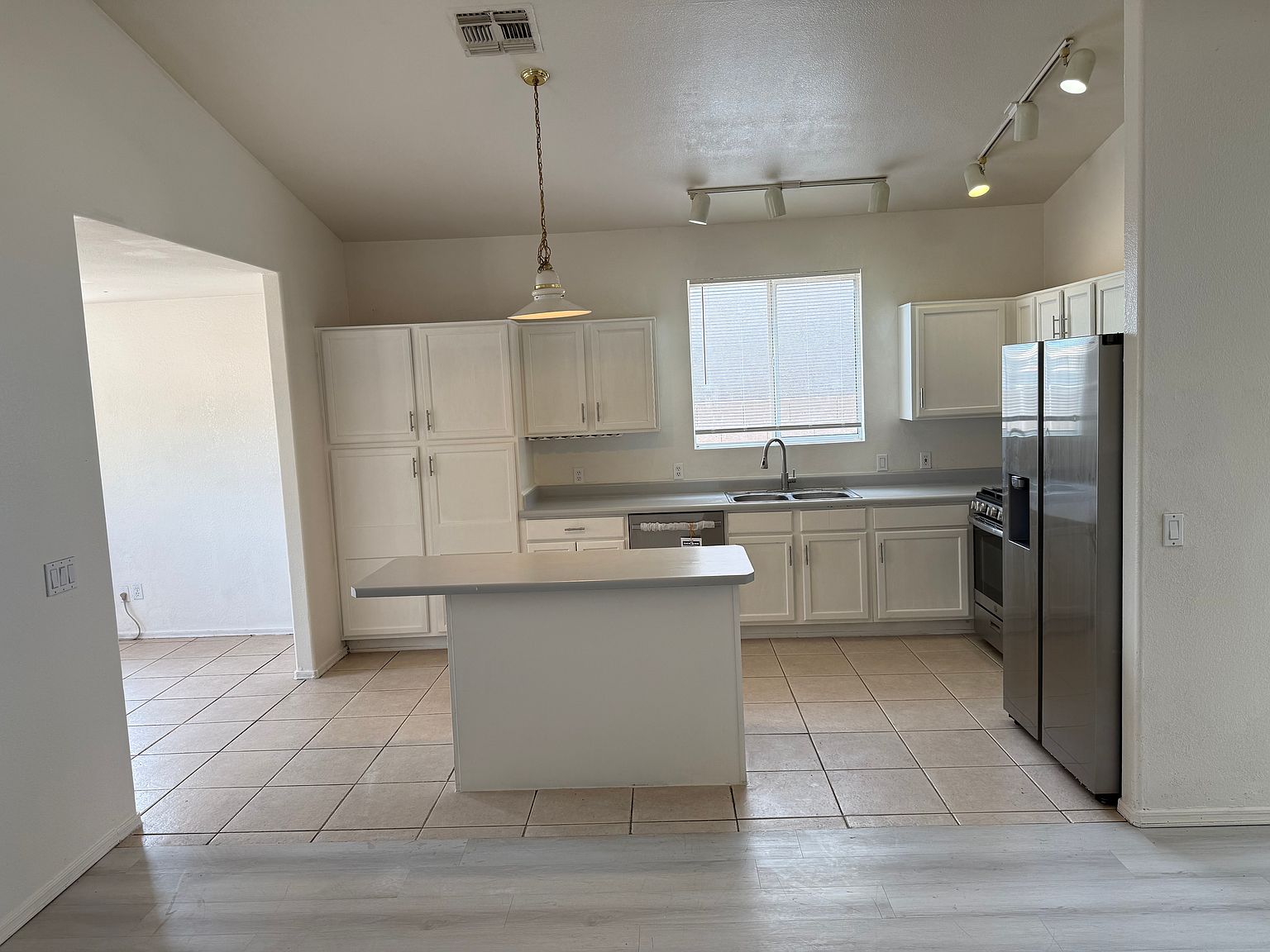 16080 W Maricopa St photo 3