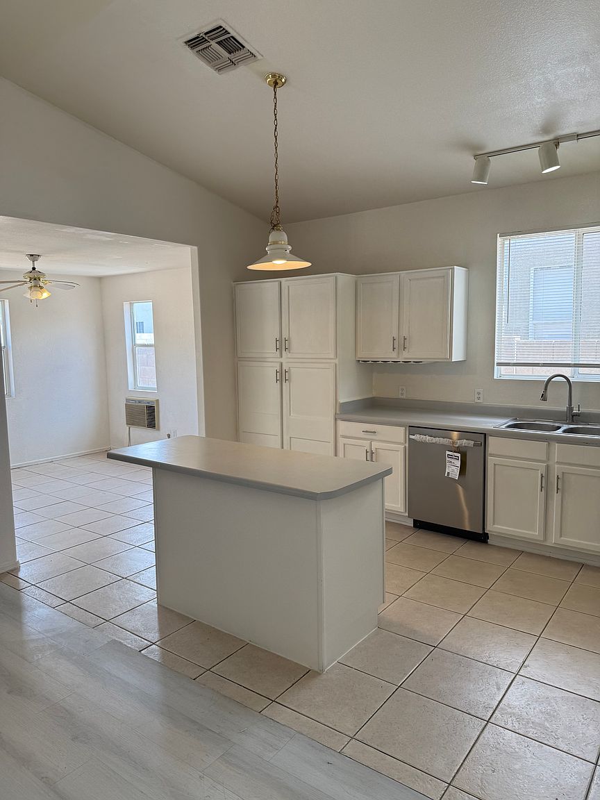 16080 W Maricopa St photo 2