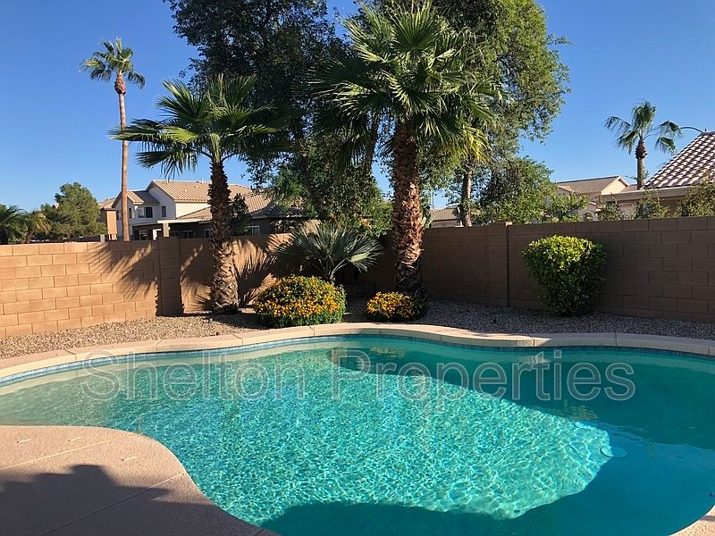 16105 W Hadley St Goodyear, AZ 85338 photo 2