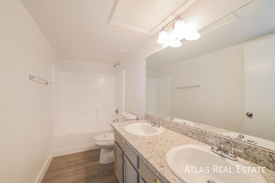 16271 W Madison St photo 5