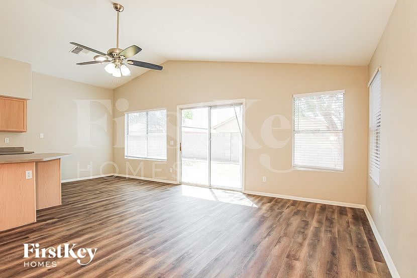 15615 W Watkins St Goodyear, AZ 85338 photo 4