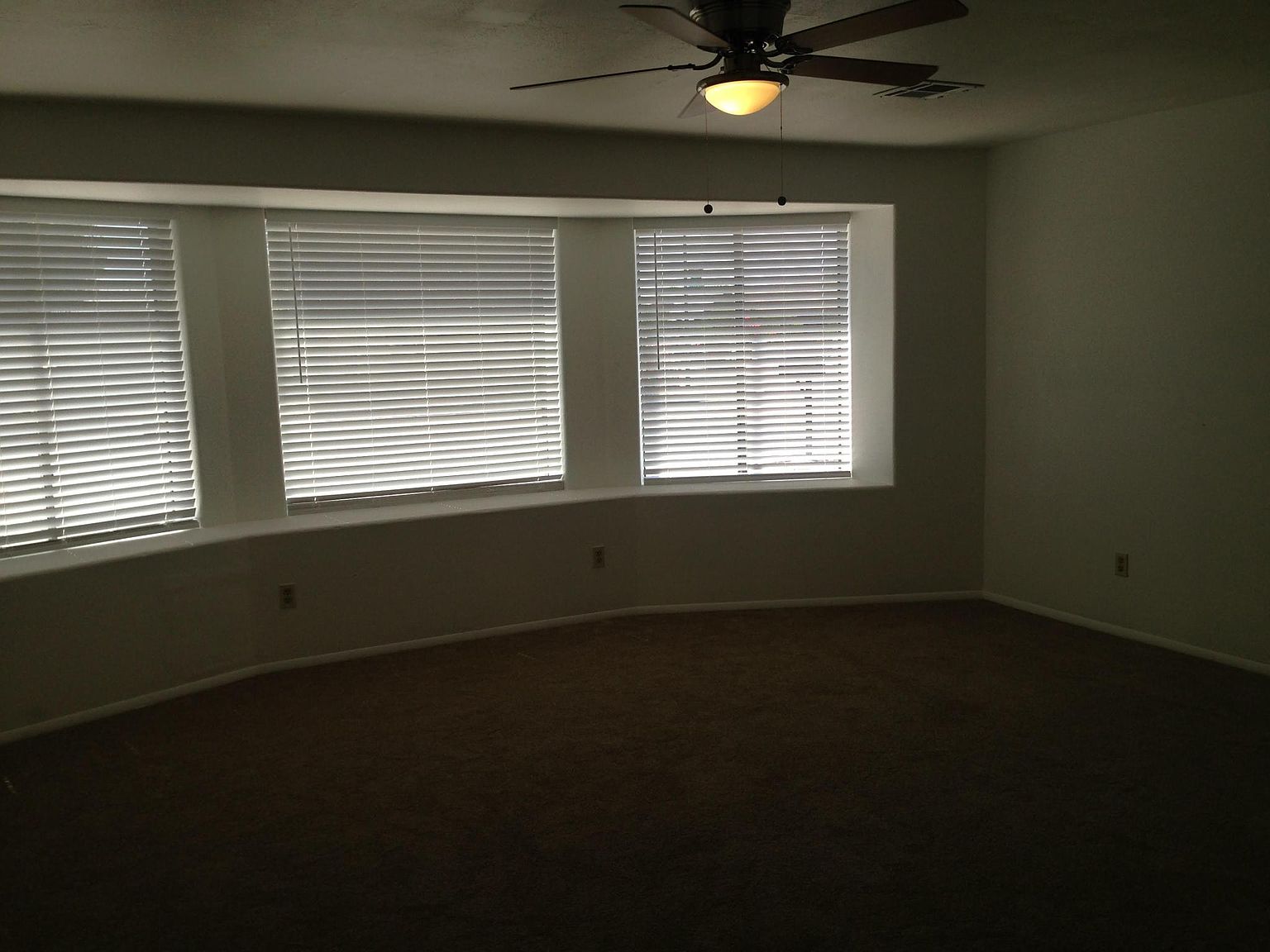 102 E Gardenia Dr photo 2
