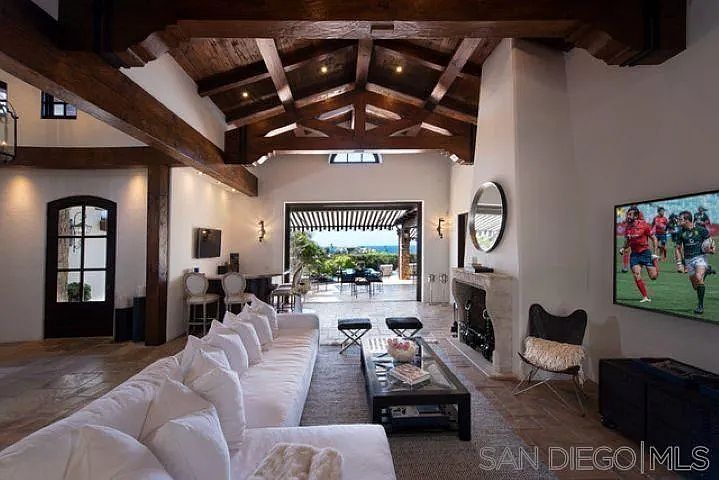 208 S Rios Ave photo 4