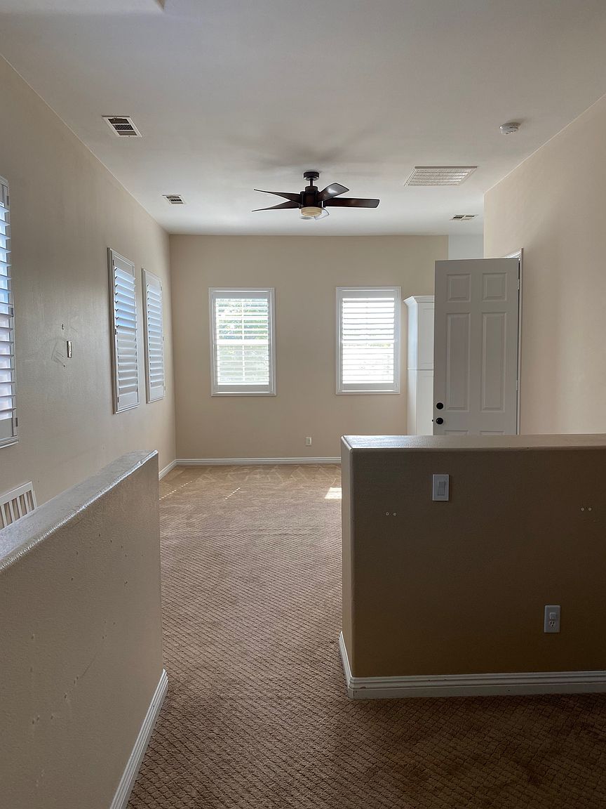 1693 Thompson Ave photo 2