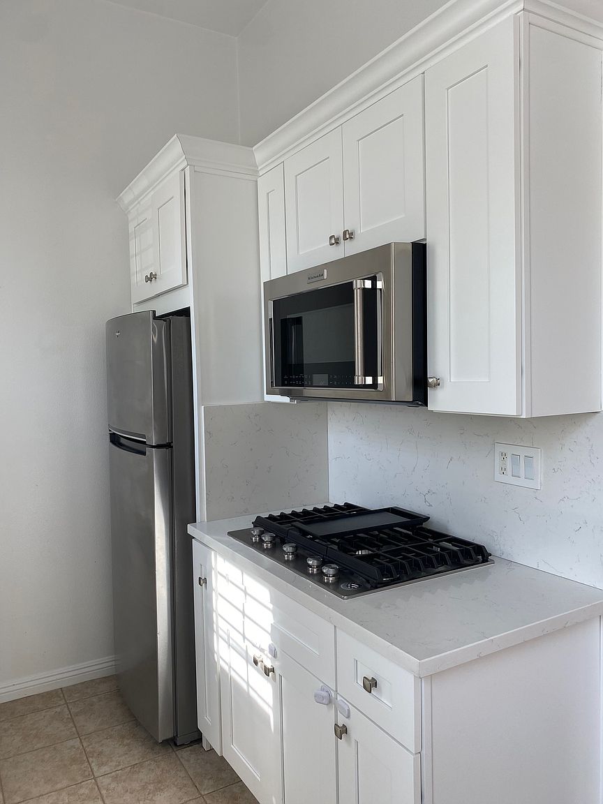 1693 Thompson Ave photo 4