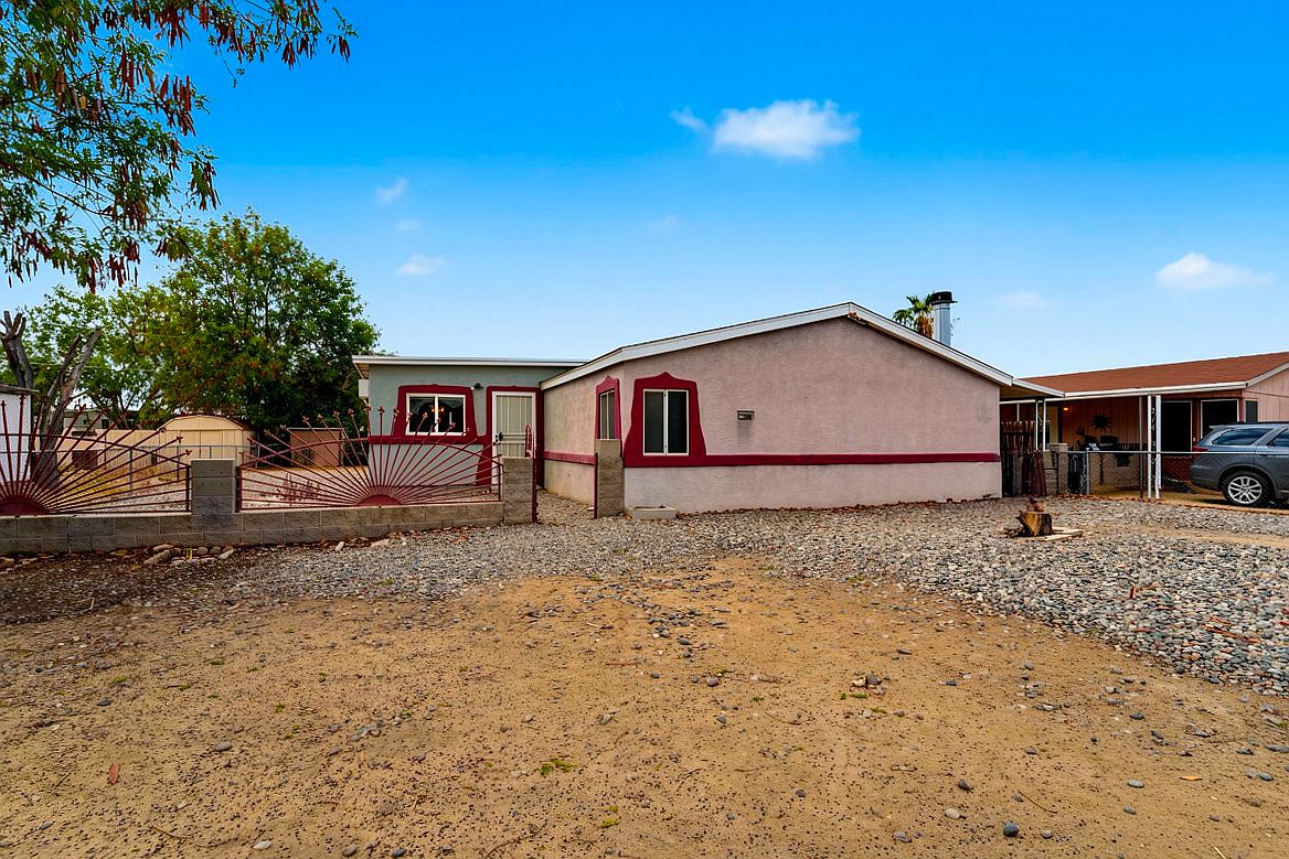 Spacious 4 Bedroom Home With 3 Full Baths &amp; Large Fenced Yard photo 3