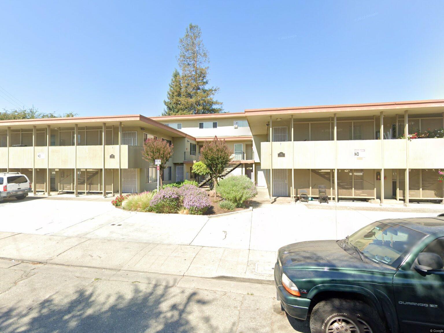 Apartments on 9th Ave Unit 8 · Redwood City photo 4