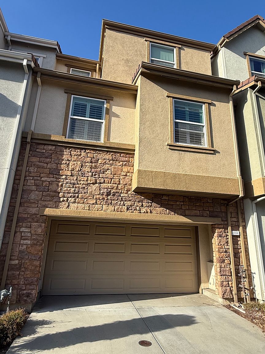1266 Water Lily Way photo 2