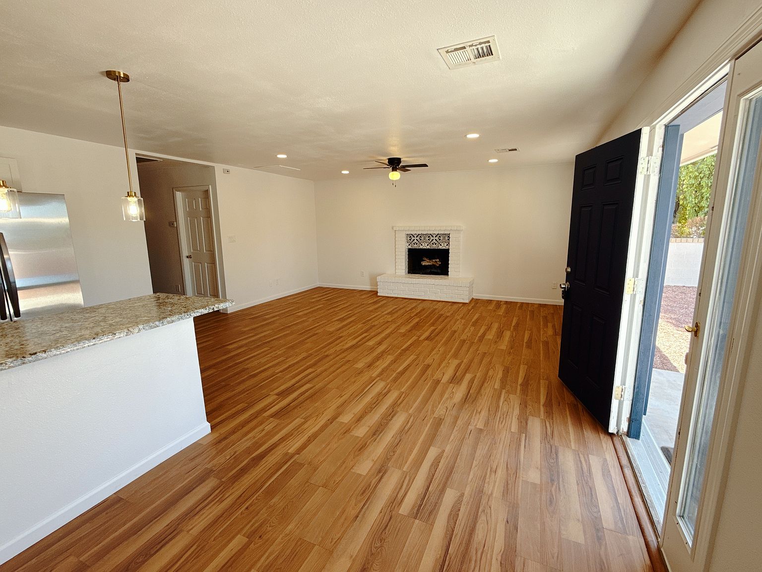 13028 W Greenway Rd photo 5