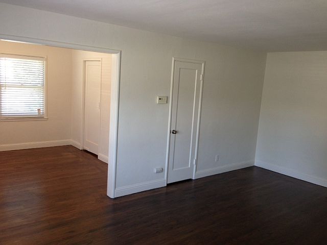 1080 Noel Dr photo 4