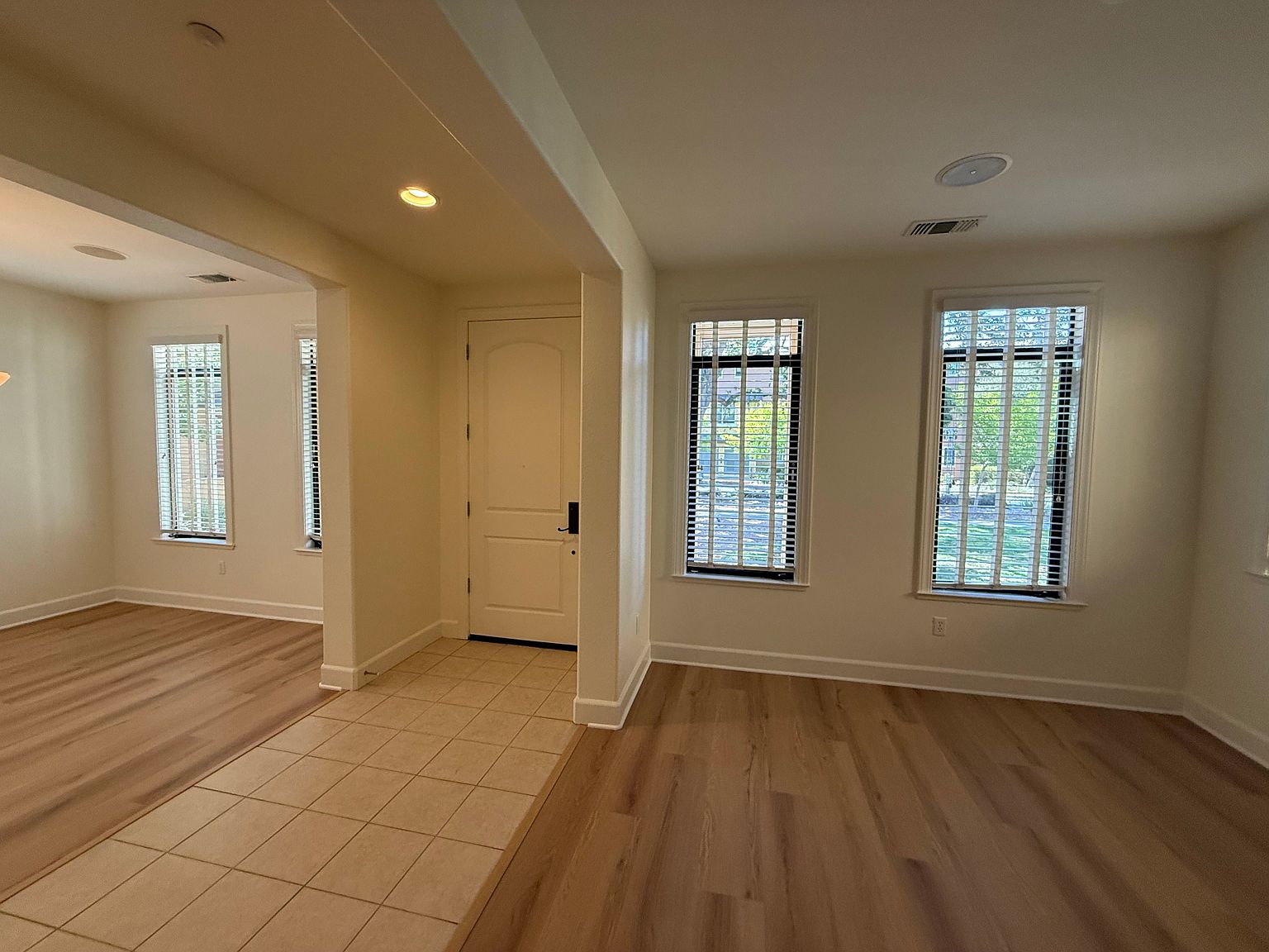 409 Spruce Ln photo 3