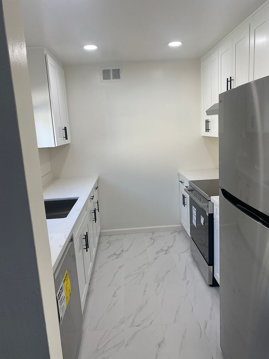 Apartments on Regent Street · Redwood City