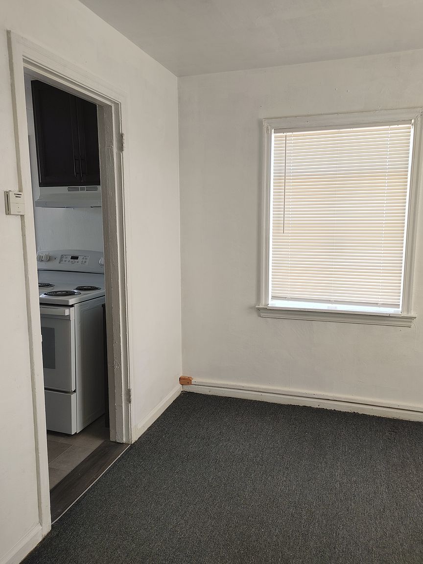 553 Wallace Ave photo 2