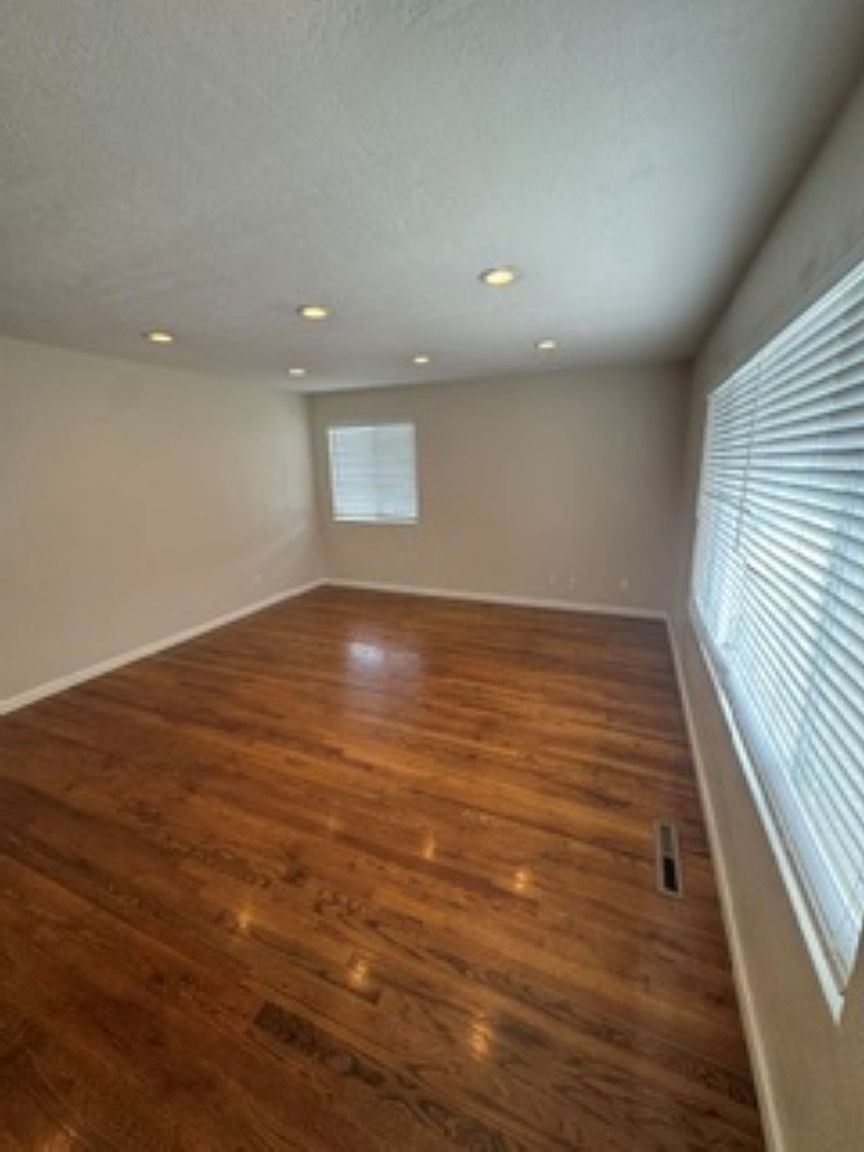 137 Calabasas Rd photo 2