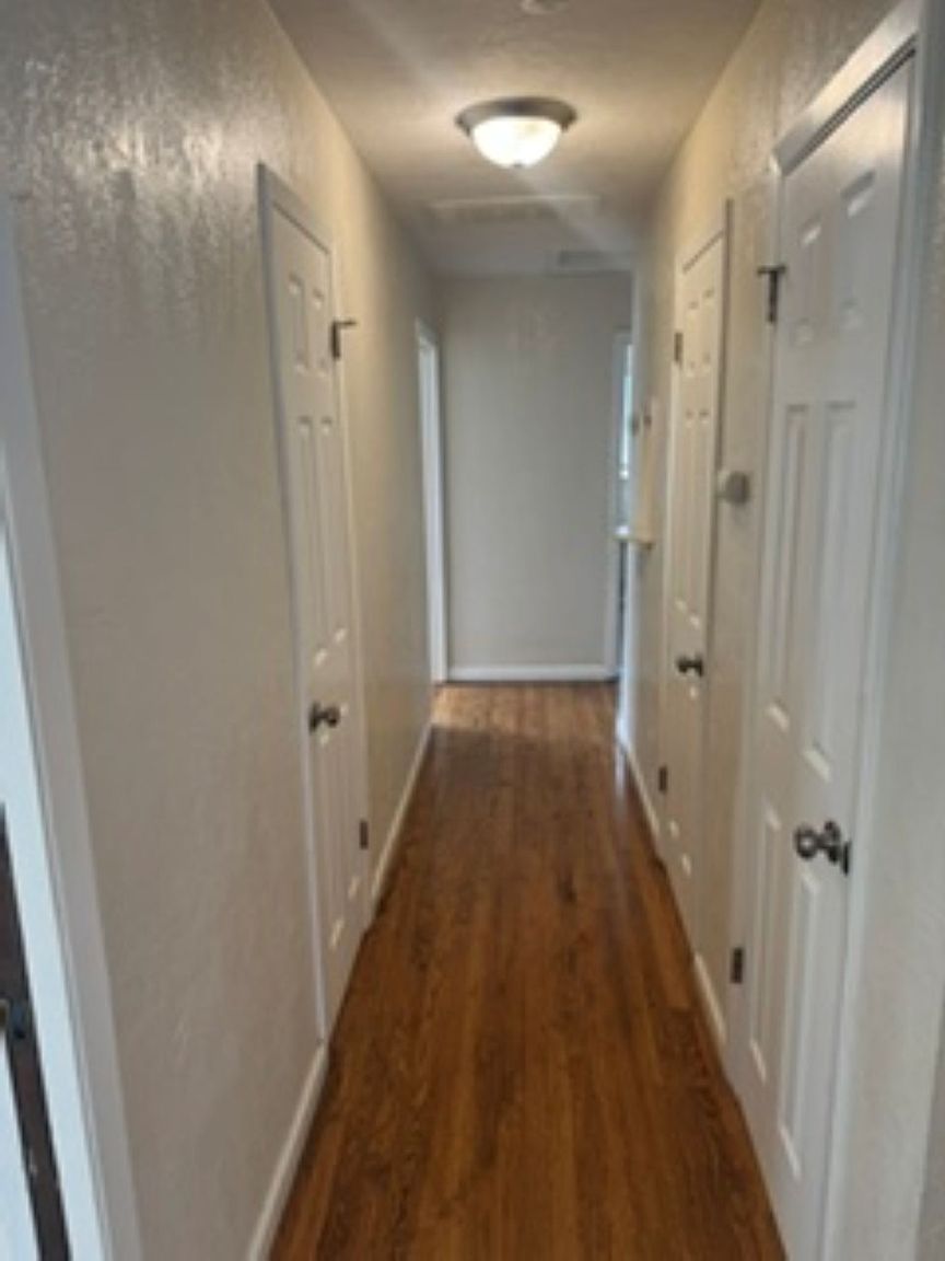 137 Calabasas Rd photo 4