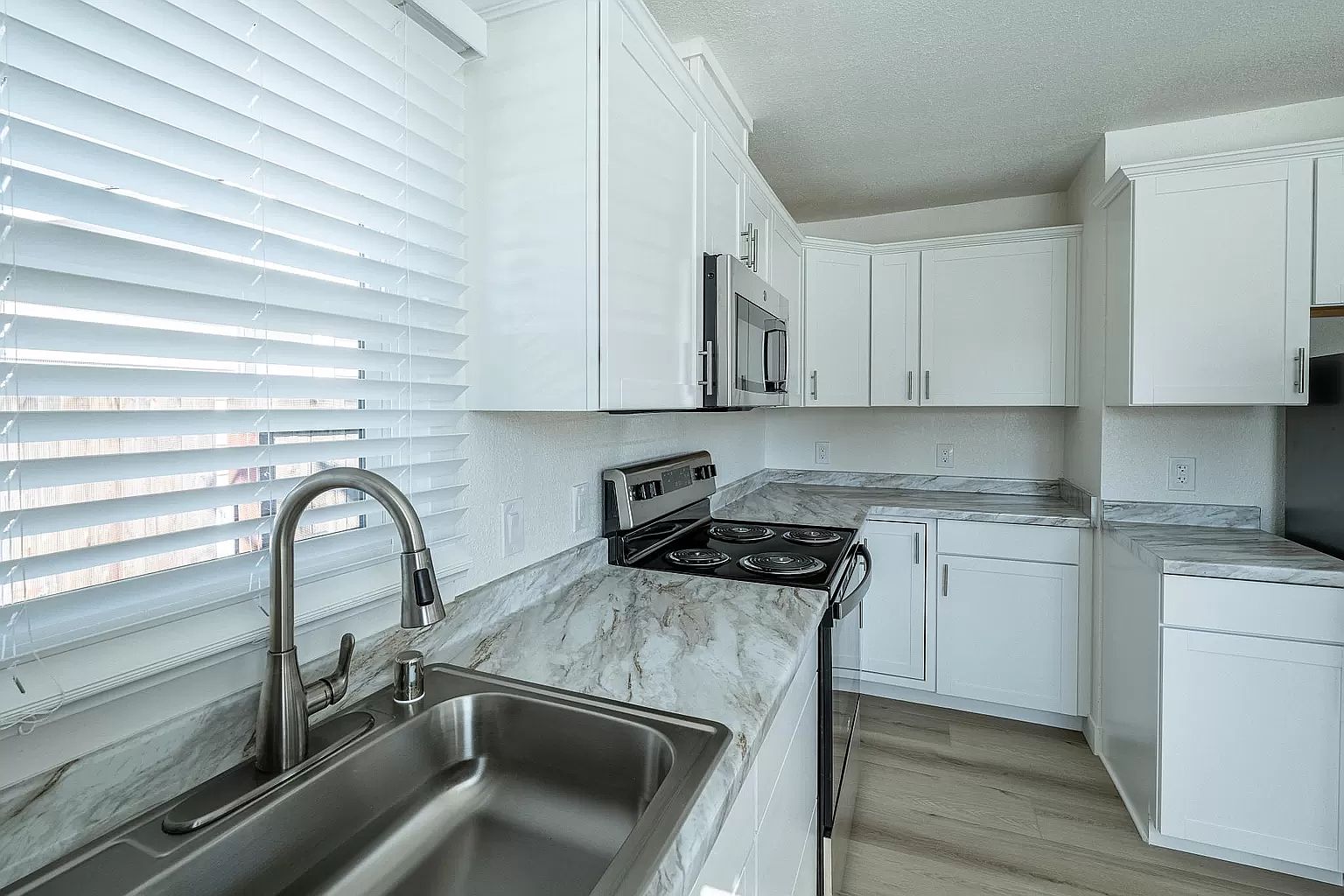 1308 Woolner Ave photo 2