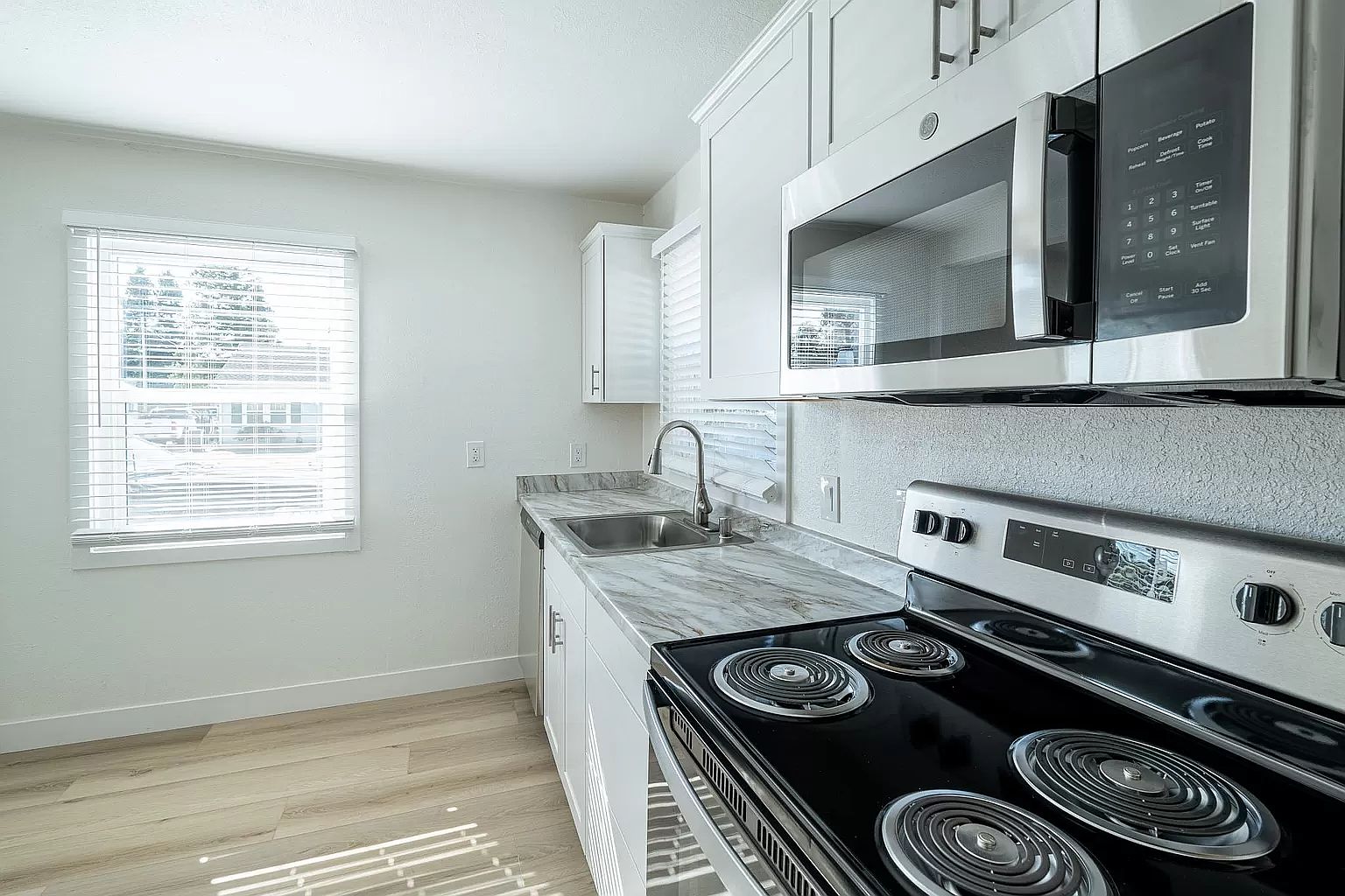 1308 Woolner Ave photo 3