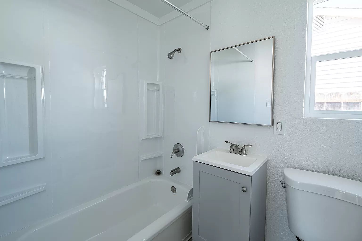 1308 Woolner Ave photo 4