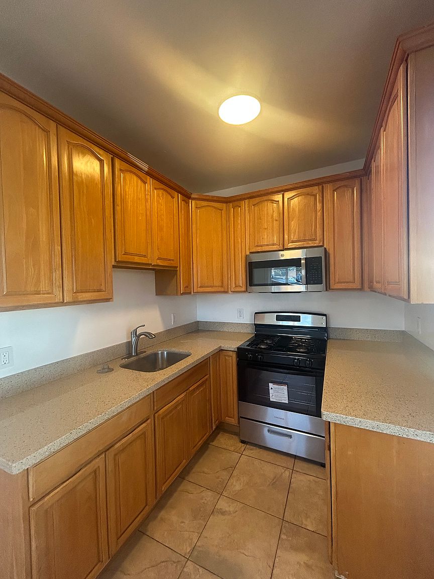 1152 Louisiana St photo 5