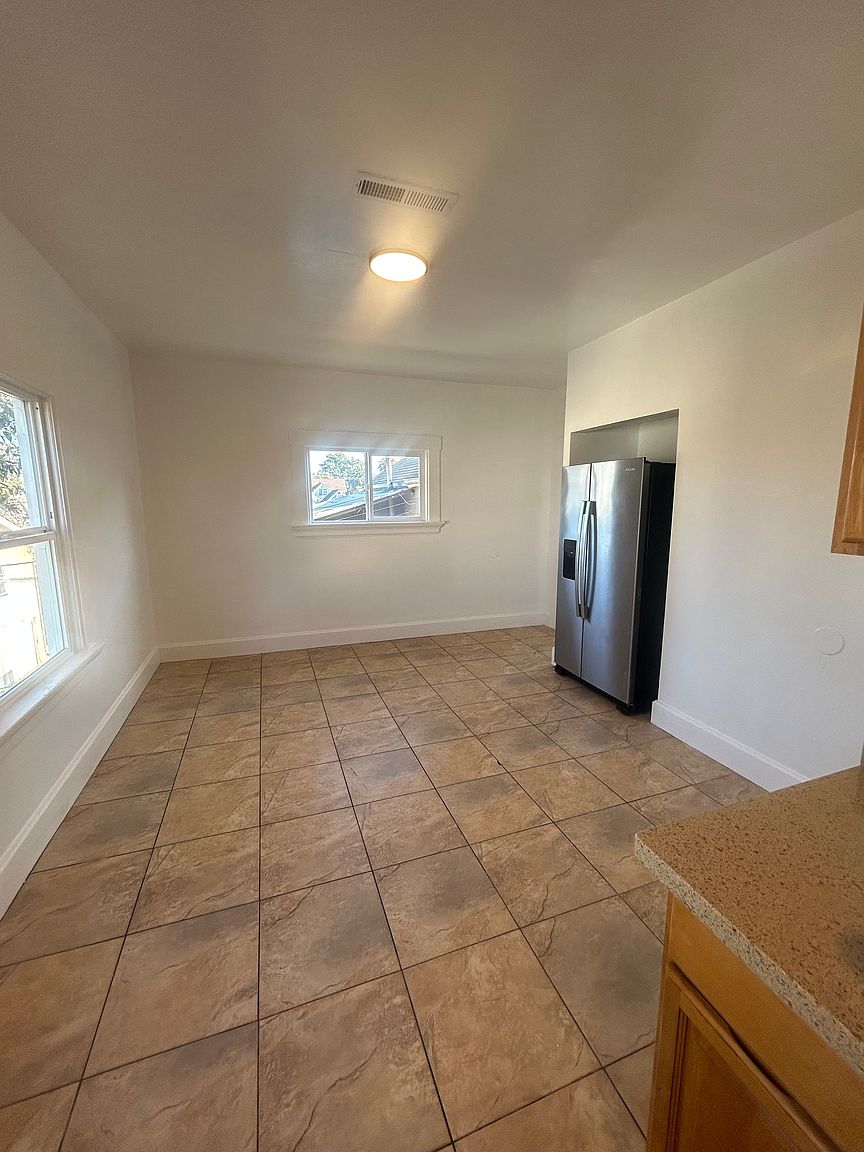 1152 Louisiana St photo 4