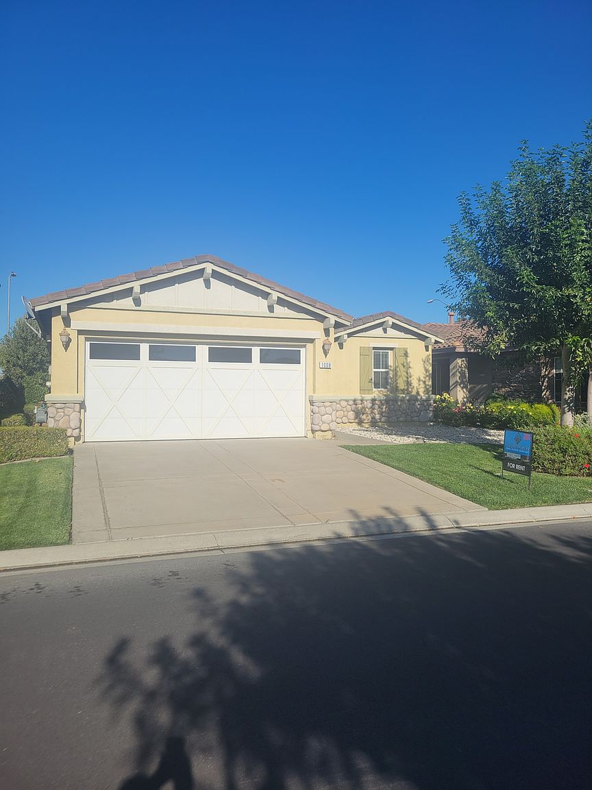 1008 Diamante Dr photo 2