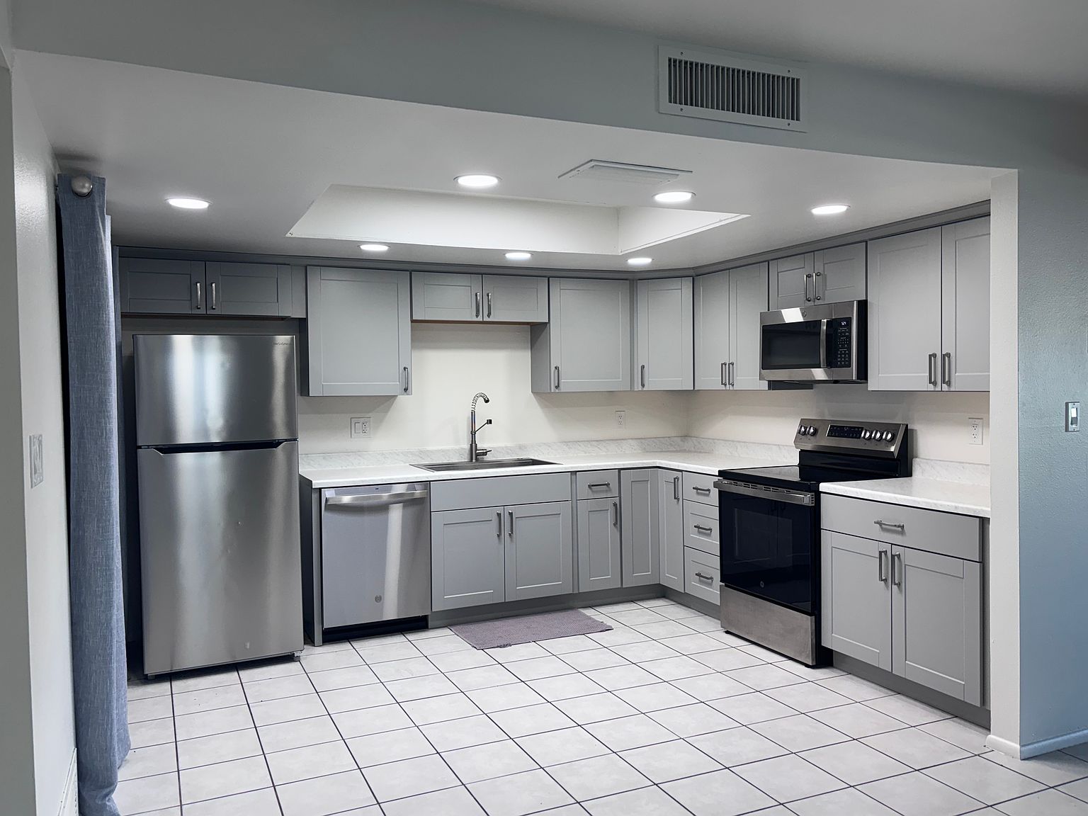 200 Bahia Ln E photo 3