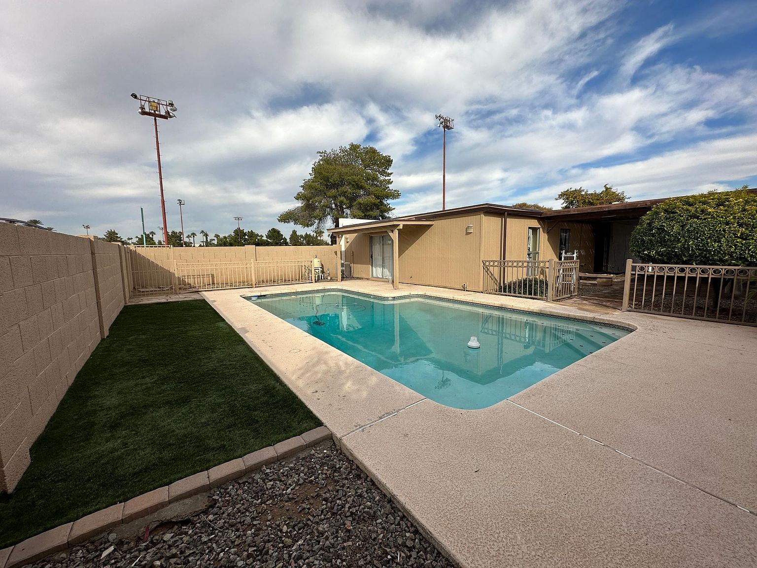 150 Bahia Ln E photo 2