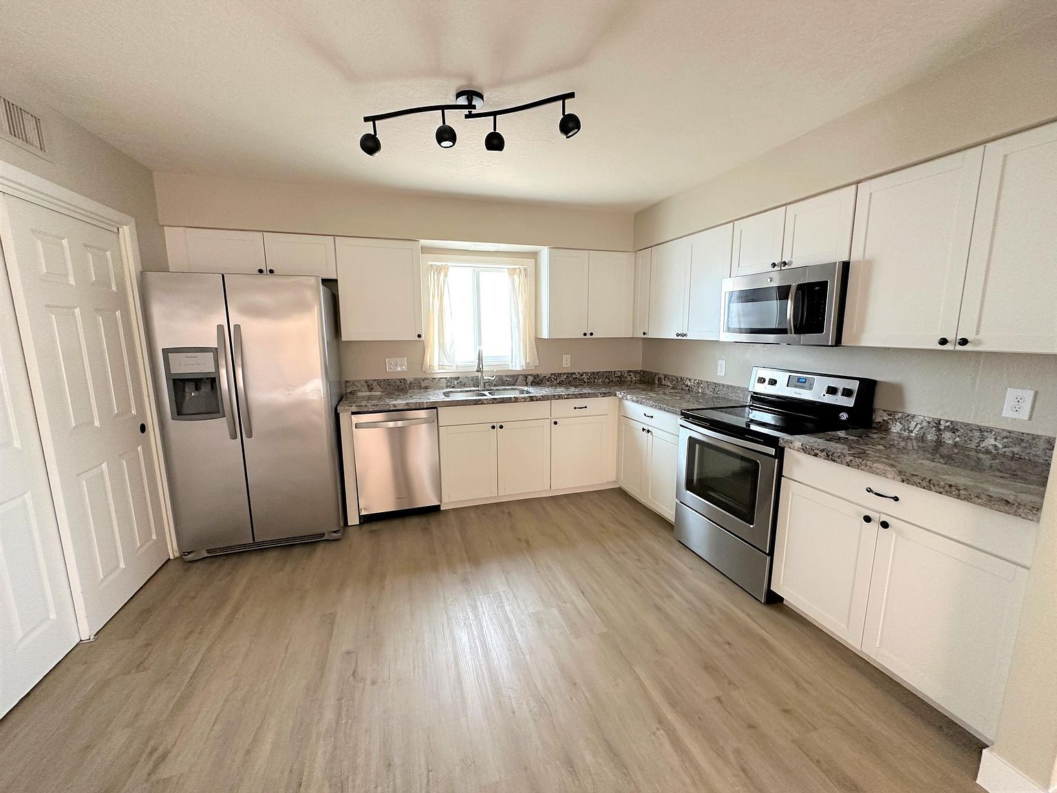 150 Bahia Ln E photo 3