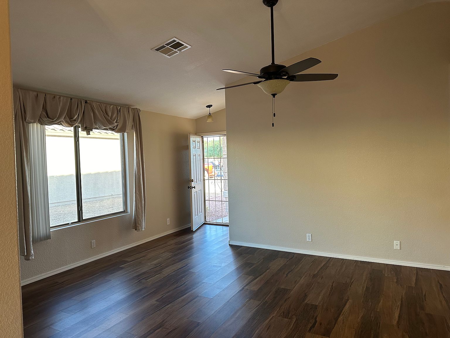15743 W Elm St photo 5