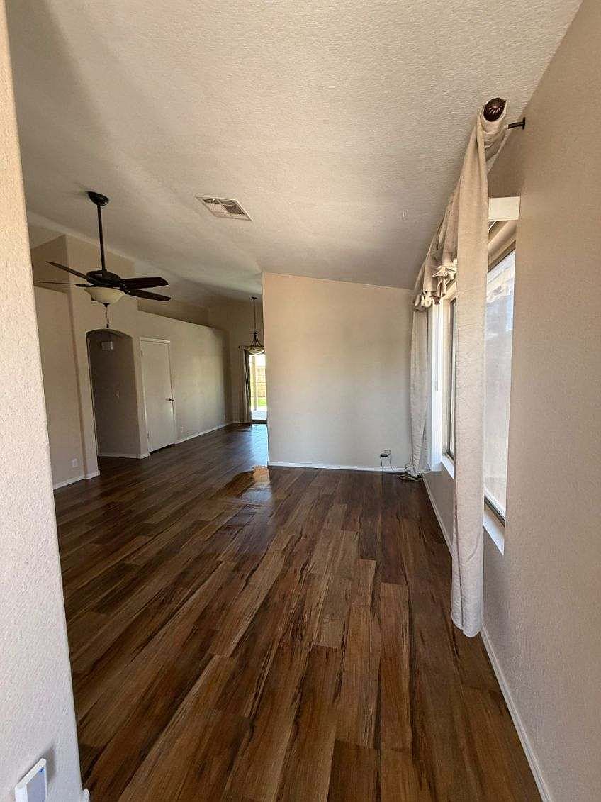 15743 W Elm St photo 4