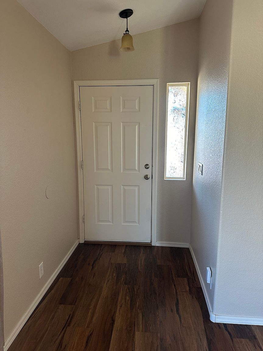 15743 W Elm St photo 3
