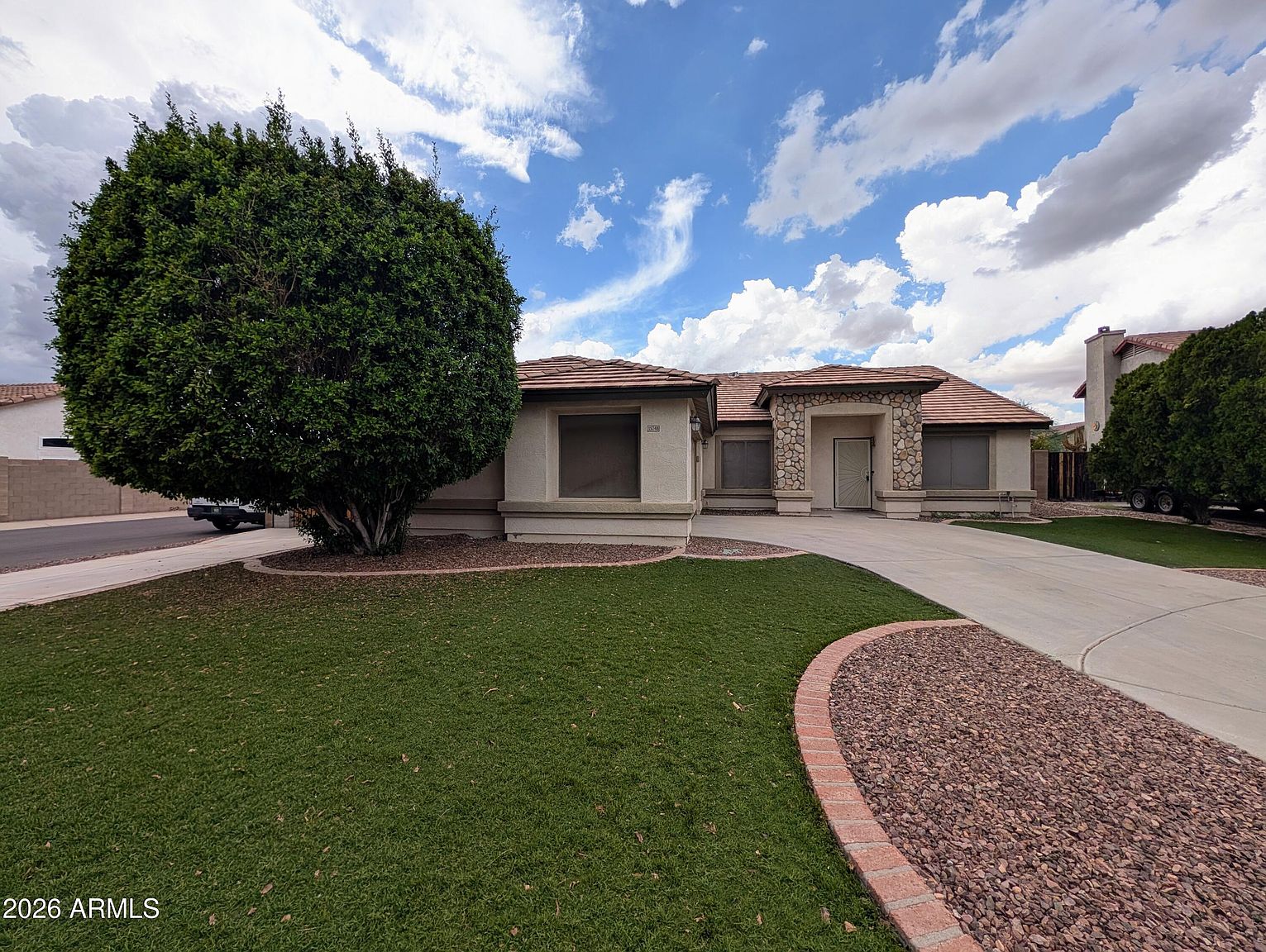 15748 W Paradise Ln photo 5